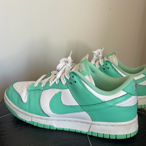 NIKE Green Glow dunks - Picture 4 of 6